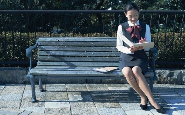 女人的坐姿應(yīng)該怎樣？ 怎么坐最舒服健康？(5)