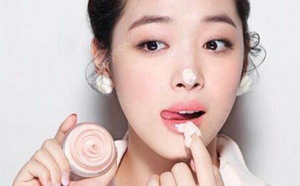 柳巖穿黑裙自拍 女孩怎么打扮清純？(3)