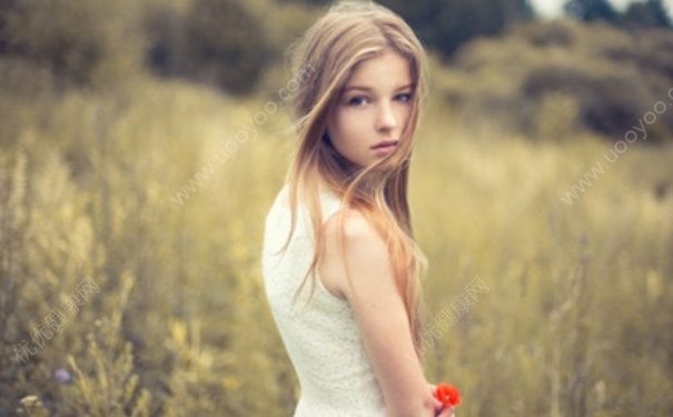 柳巖穿黑裙自拍 女孩怎么打扮清純？(2)