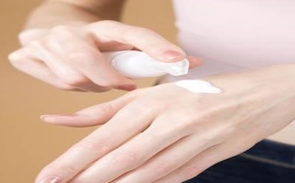 護手霜什么時候用最好？護手霜晚上要用嗎？(1)