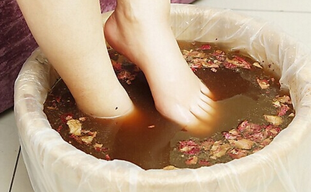 泡腳有什么禁忌？冬天泡腳有什么禁忌？(1)