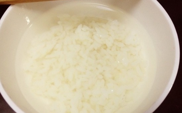開(kāi)水泡飯吃了會(huì)不會(huì)胖？開(kāi)水泡飯吃好嗎？(1)