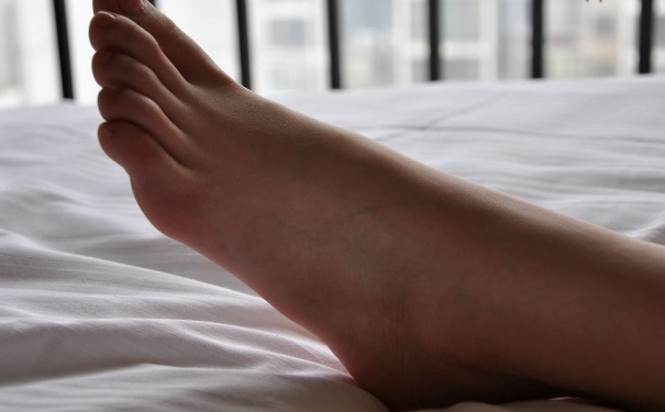 腳后跟干裂怎么辦？腳后跟干裂怎么治？(1)