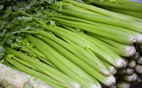 芹菜如何吃才能降血壓？芹菜的食療吃法有哪些？(1)