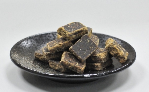黑糖的功效作用有哪些？吃黑糖有哪些好處？(1)