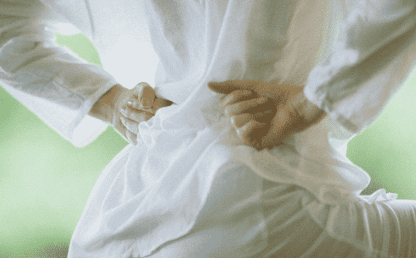 中年女性該怎么預(yù)防腰痛？導(dǎo)致女性腰痛的原因有哪些？(1)