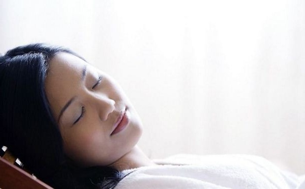 經(jīng)常犯困要注意什么疾?。糠咐в心男┰?？(1)