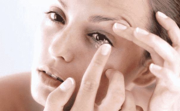 最易傷害眼睛的壞習(xí)慣有哪些？怎樣預(yù)防孩子近視？(1)
