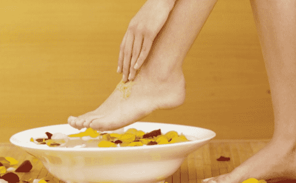 冬季泡腳對人體有什么好處？泡腳泡腳養(yǎng)生功效萬萬想不到！(1)