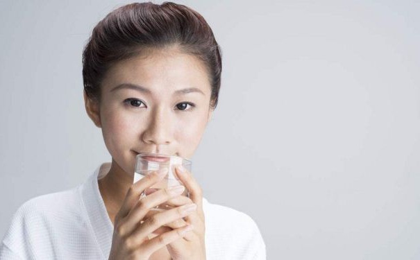 喝水都會胖的人是怎么回事？女人喝水的好處(1)