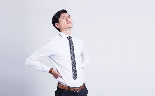男人腰酸背痛是何原因？腰酸背痛要如何緩解？(1)