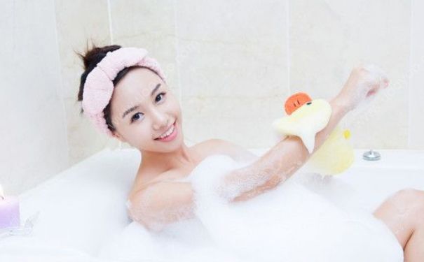 妻子1年只洗一次澡 洗澡次數(shù)少有何危害？(2)