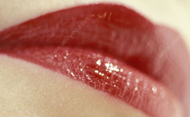 冬季嘴唇干燥起皮怎么護(hù)理好？冬季該這么護(hù)理嘴唇！(3)