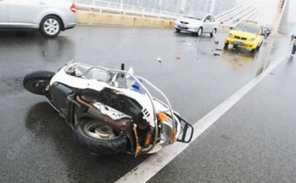 為什么下雨天容易摔跤？下雨天電動車打滑怎么回事？(1)