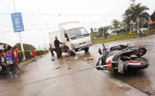 為什么下雨天容易摔跤？下雨天電動車打滑怎么回事？(4)