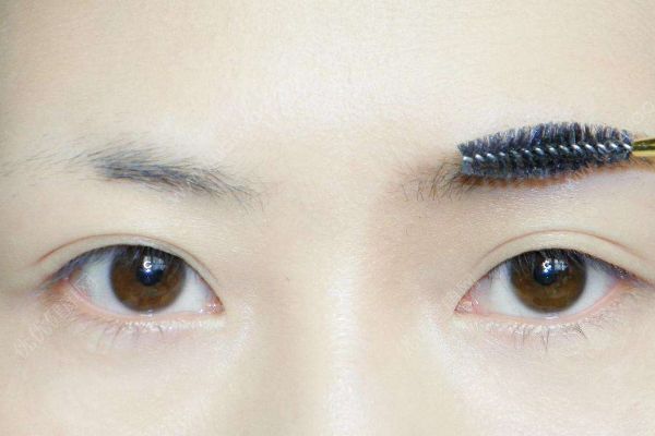 如何根據(jù)眉毛看健康？如何正確修眉毛？(1)