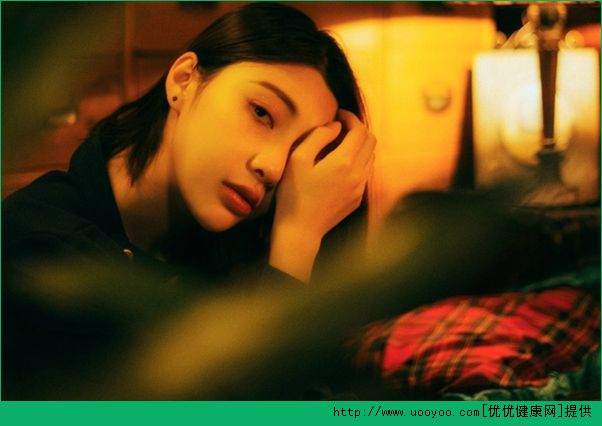 青春期的女生掉頭發(fā)是怎么回事？青春期的女生掉頭發(fā)怎么辦？(1)