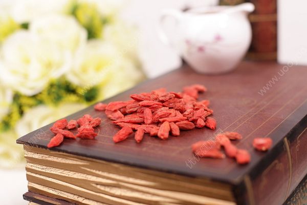 女生腳冰涼是什么原因？女生腳冰涼該吃什么？(4)