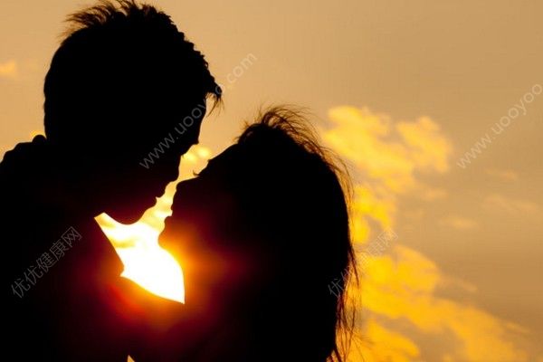 初一女生接吻會怎么樣？初一女生接吻可以嗎？(3)