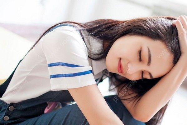 初二女孩被男生襲胸該怎么辦？女生被男生襲胸怎么辦？(1)