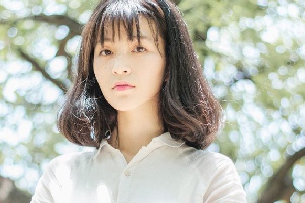 為什么我的頭發(fā)很油？怎么解決頭發(fā)出油的問(wèn)題？(1)