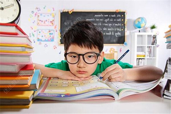 家長(zhǎng)錯(cuò)誤教育方式有哪些？父母教育孩子的方法(3)
