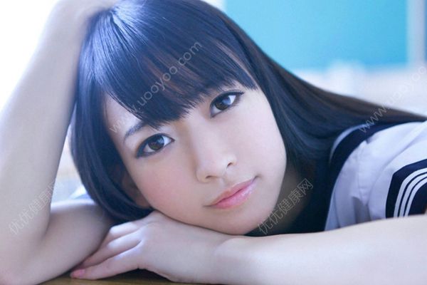 我14歲胸部有硬東西是怎么回事？我14歲胸部有腫塊正常嗎？(3)