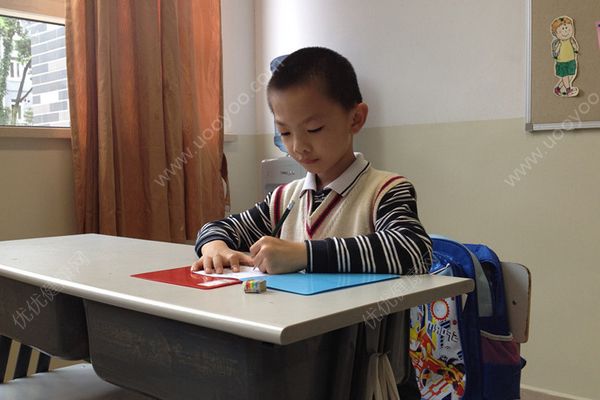 我寫字是歪著寫怎么辦？寫字為什么會(huì)慢慢變斜？(2)