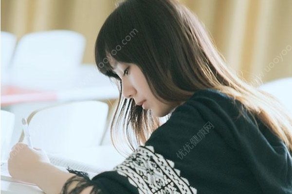 高考前不來月經(jīng)什么原因？高考前不來月經(jīng)正常嗎？(1)