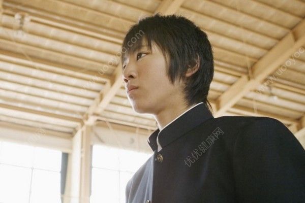 初三男生駝背怎么辦？初三男生駝背怎么矯正？(1)