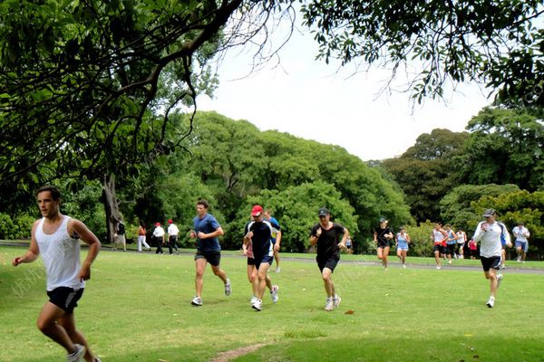 跑步肚子痛是什么原因？為什么我跑步時呼吸困難？(2)