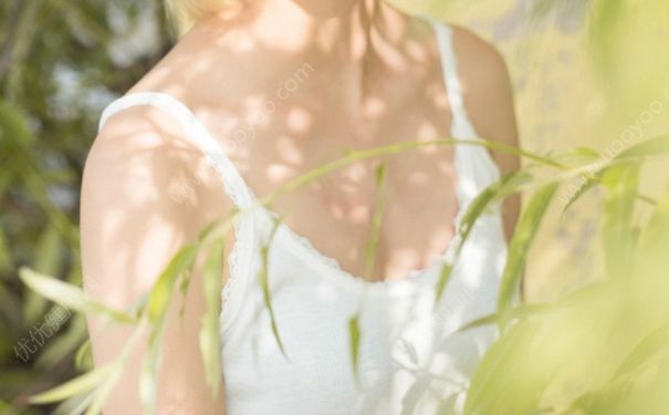 17歲女生胸部疼是怎么回事？17歲女生乳房疼怎么辦？(1)