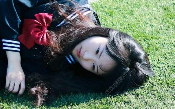 初一學(xué)生想家怎么辦？我初一學(xué)生上學(xué)想家可以回去么？(1)