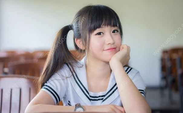 中學(xué)生有白頭發(fā)怎么辦？中學(xué)生有白頭發(fā)什么原因？(2)