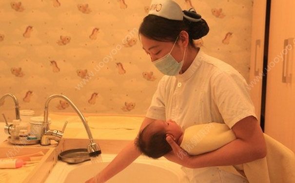 嬰兒洗澡水溫度多少合適？嬰兒洗澡水溫過高會(huì)怎樣？(2)