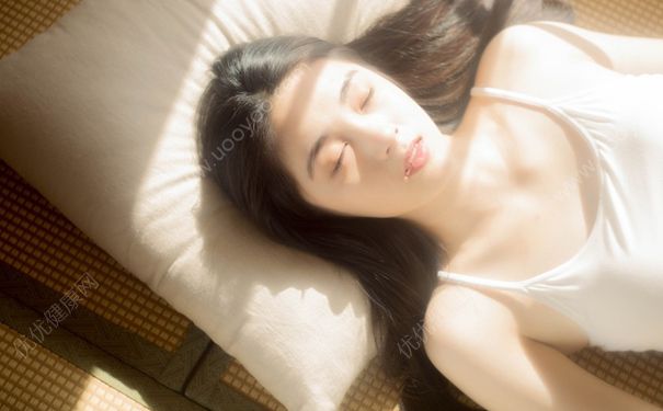 16歲女生胸很平還會發(fā)育嗎？16歲女生平胸怎么辦？(1)