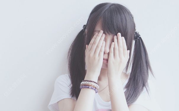 13歲女生胸部疼痛是怎么回事？13歲女生乳房疼痛怎么辦？(1)