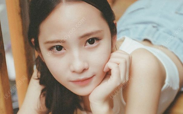 第一次來月經(jīng)是黑色的正常嗎？第一次月經(jīng)是黑色的是怎么回事？(1)