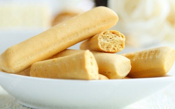 磨牙餅干幾個(gè)月寶寶能吃？寶寶幾個(gè)月吃磨牙餅干？(1)