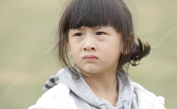 小孩牙齒沒(méi)掉又長(zhǎng)出新牙怎么辦？小孩乳牙沒(méi)掉就長(zhǎng)出新牙怎么辦？(1)