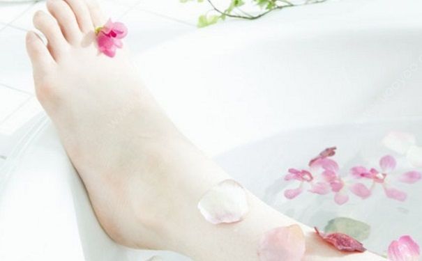 腳干燥脫皮是什么原因？腳干燥脫皮是怎么回事？(1)