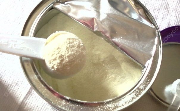 奶粉結(jié)塊是怎么回事？奶粉為什么會結(jié)塊？(1)