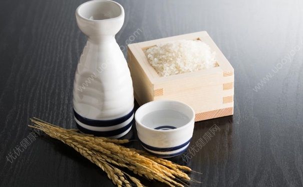 喝假酒頭疼怎么辦？怎樣分辨酒的真假？(1)