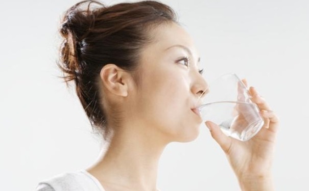 鹽開水對(duì)感冒有效果嗎？鹽開水喝了能退燒嗎？(1)