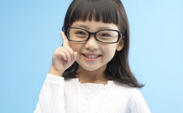 眼睛散光是怎么回事？眼睛散光是怎么造成的？(1)