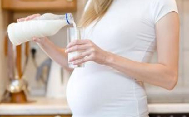 孕婦胃痛可以喝牛奶嗎？孕婦胃痛喝牛奶好嗎？(1)