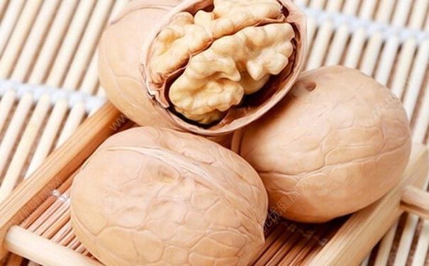 常吃核桃有哪些養(yǎng)生功效？男人怎么吃核桃能強(qiáng)精？(1)