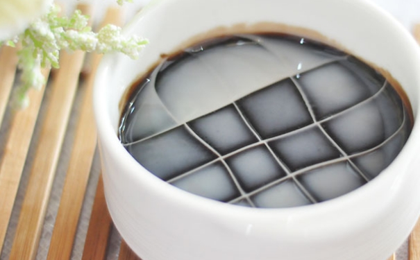 龜苓膏吃多了會(huì)怎么樣？龜苓膏吃了會(huì)胖嗎？(1)