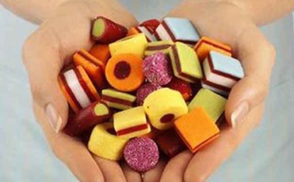 小孩常吃甜食會(huì)有哪些危害？小孩常吃甜食的危害有哪些？(1)