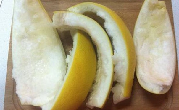 柚子皮煮水有什么作用？柚子皮煮水喝有什么好處？(1)